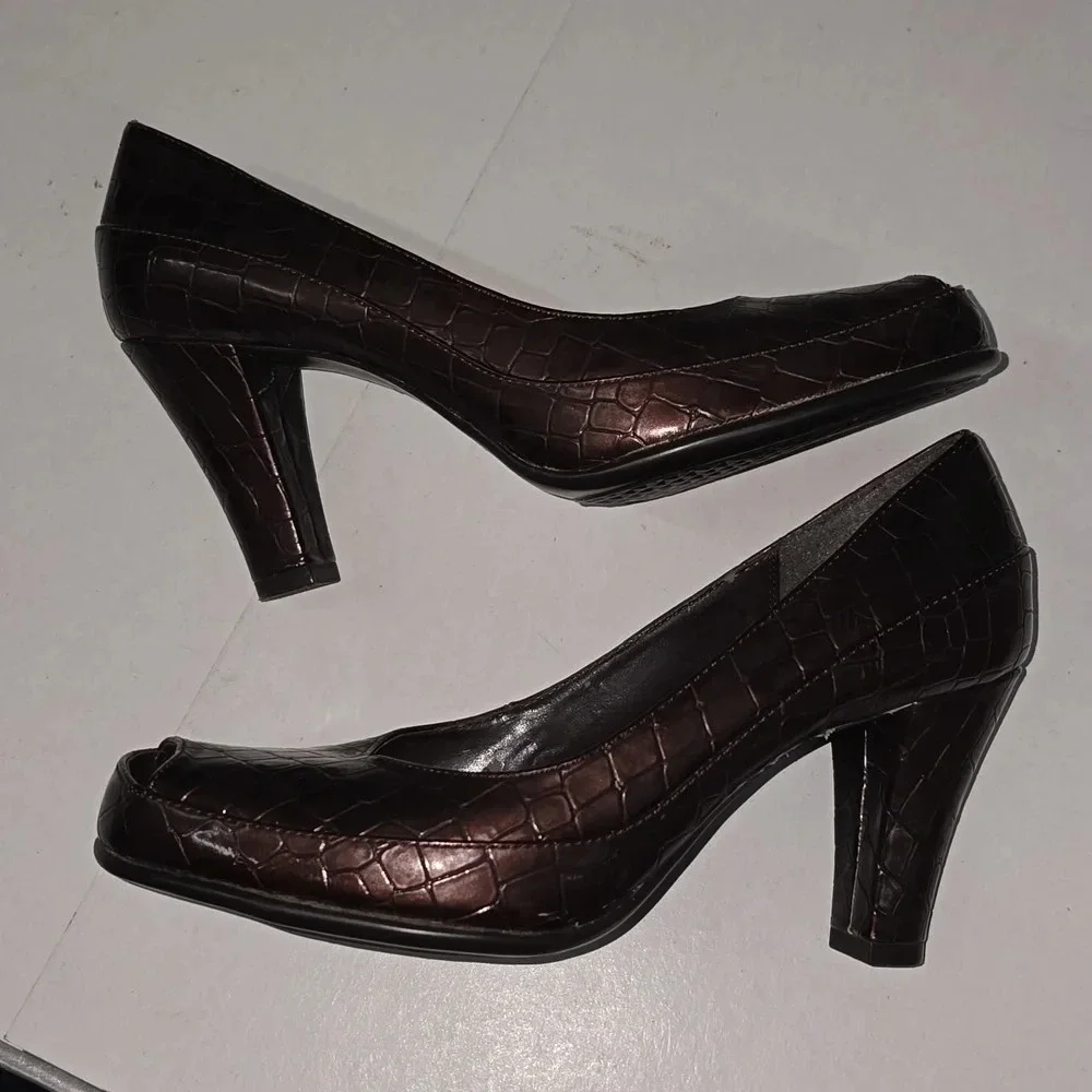 Aerosoles Big Ben Brown Crocodile Heels w Peep Toes Womens Size 8.5 - Picture 8 of 11